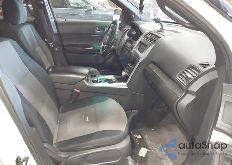 2013 Ford Police Interceptor z USA, uszkodzony, nr VIN 1FM5K8AR6DGA80571